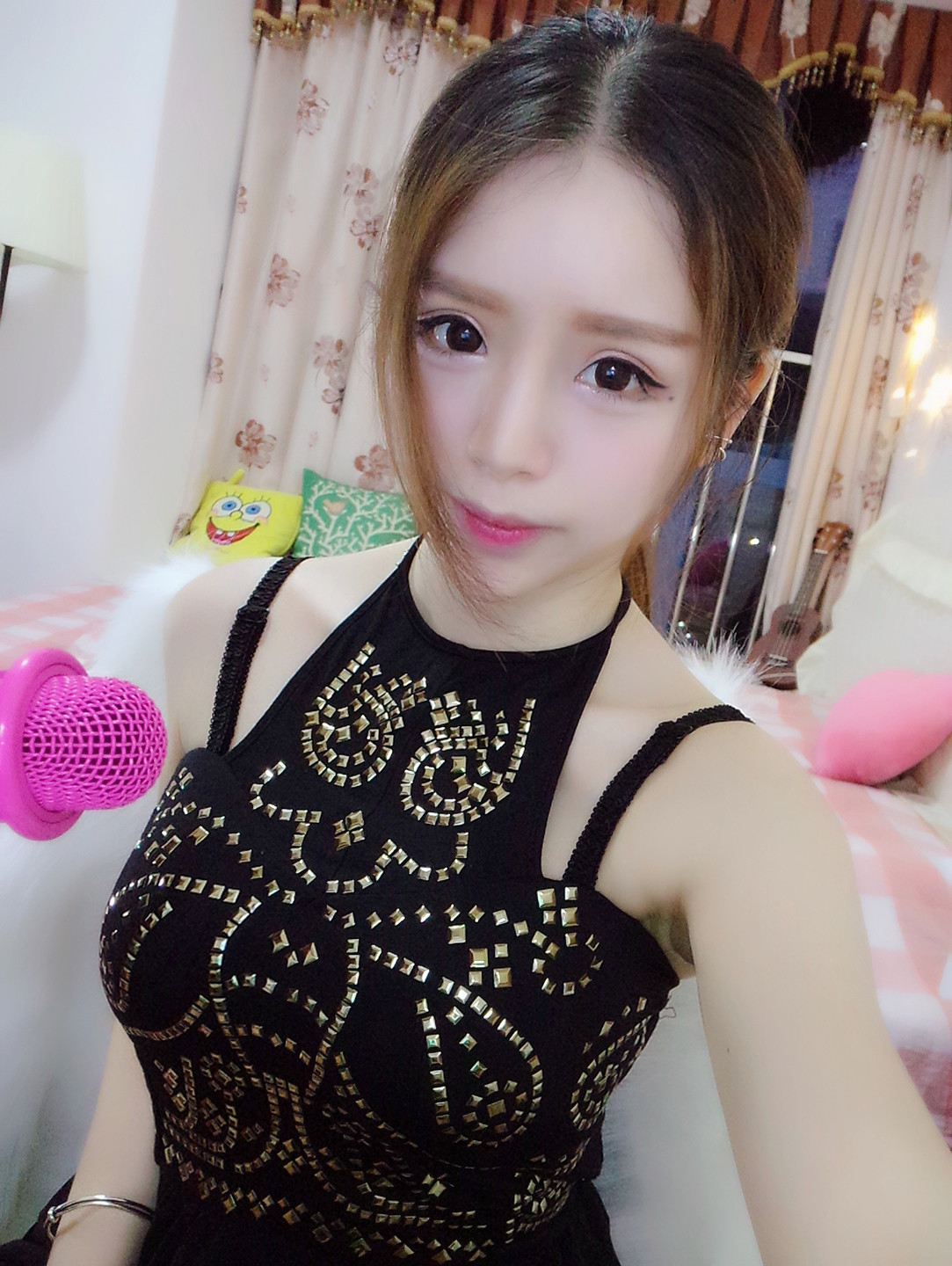 风华个人动态 - 欣欣粤韵风华直播间 - 美女视频聊天交友-六间房秀场