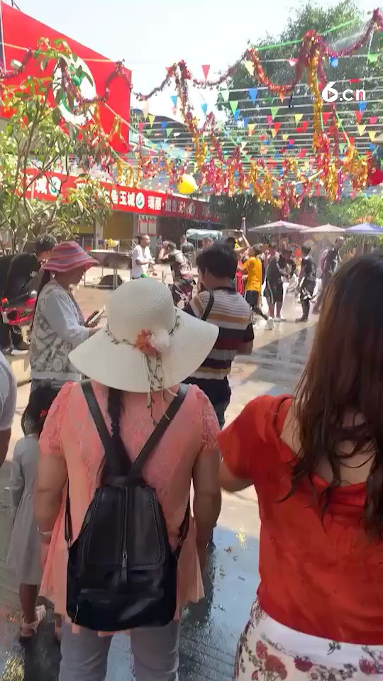 缅甸翡翠国际贸易中心泼水狂欢节