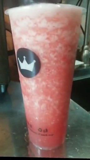霸气草莓奶茶做好了，要不要饮杯