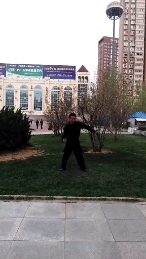 练习这动作抛棍空中变向