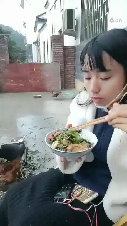 终于唱饿了😂😂😂