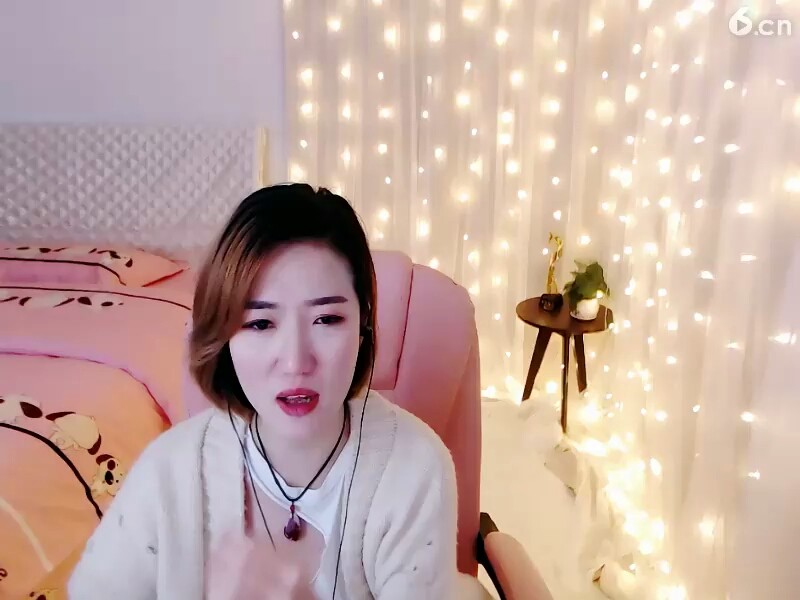 爱嗑瓜子的主播