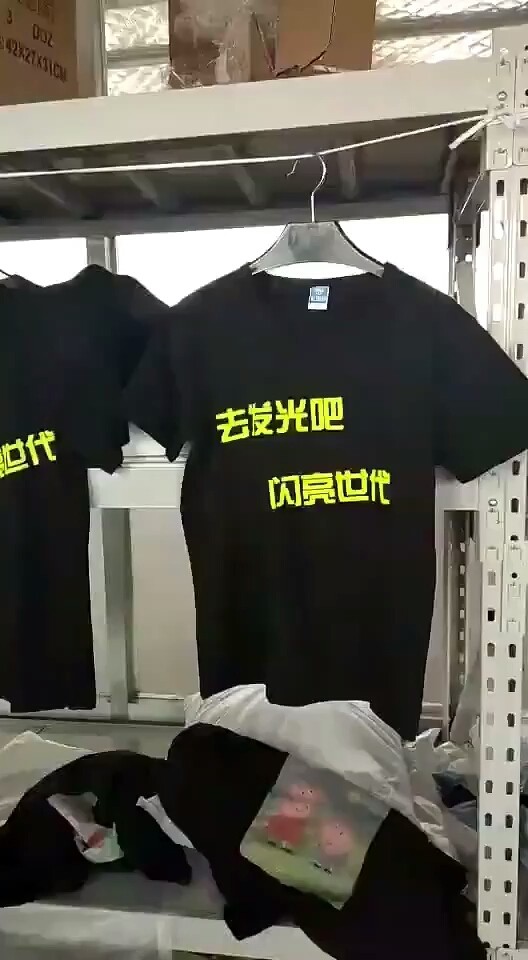 黑色印字T恤👍🏻👍🏻