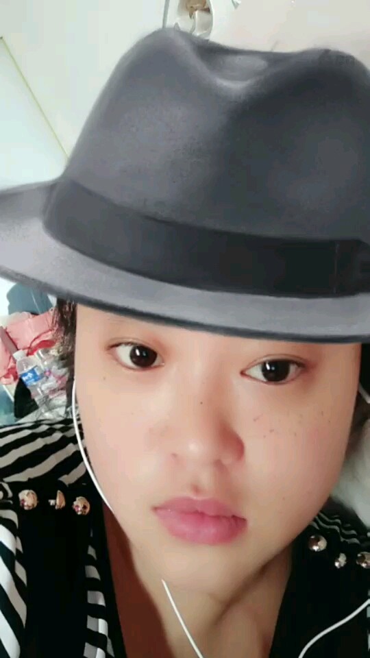 👿😍😘😚😝😜😠