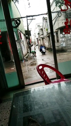 刚刚下完雨后