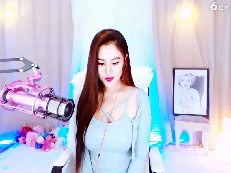 她是谁