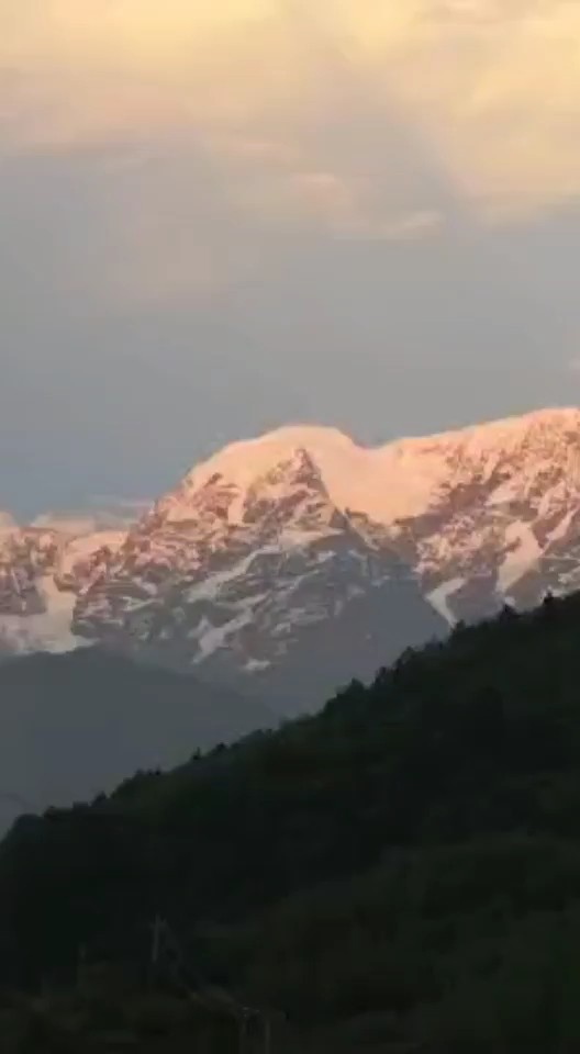 折多塘雪山美景