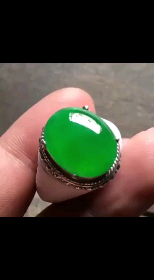 冰种满色帝王绿大戒面