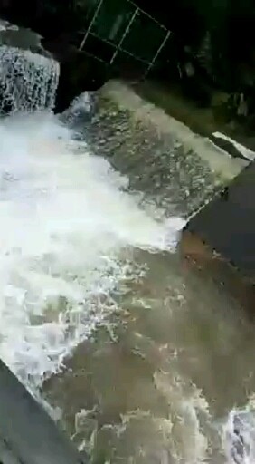 水在天上人在水里
