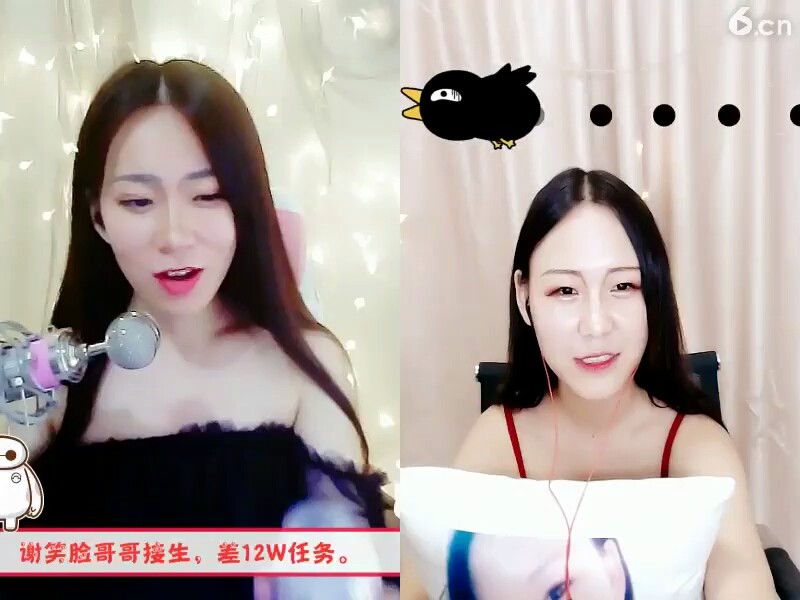 两个美女在干嘛