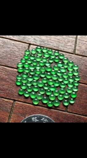 91颗冰种满绿翡翠小蛋面