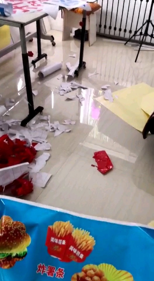 就是个忙加班到九点！！！
