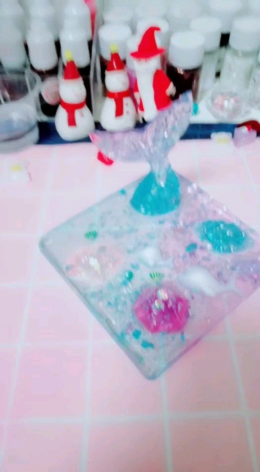 海豚在海洋里自由的游🐬🐬