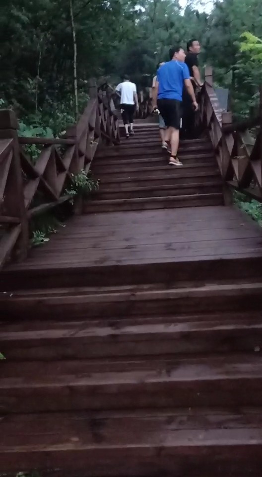 轿顶山的黄昏，一切都是那么的静