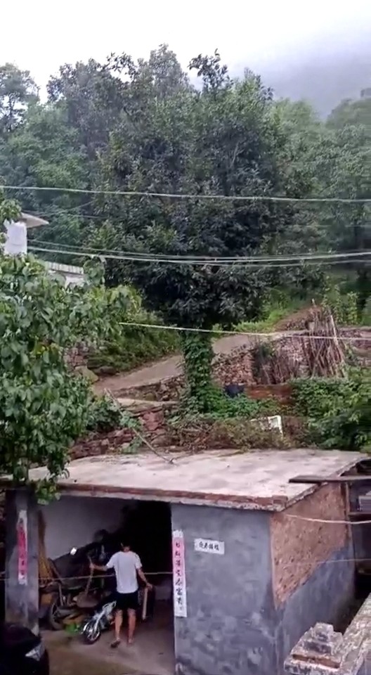 山里的雨，说下就下，不过下雨空