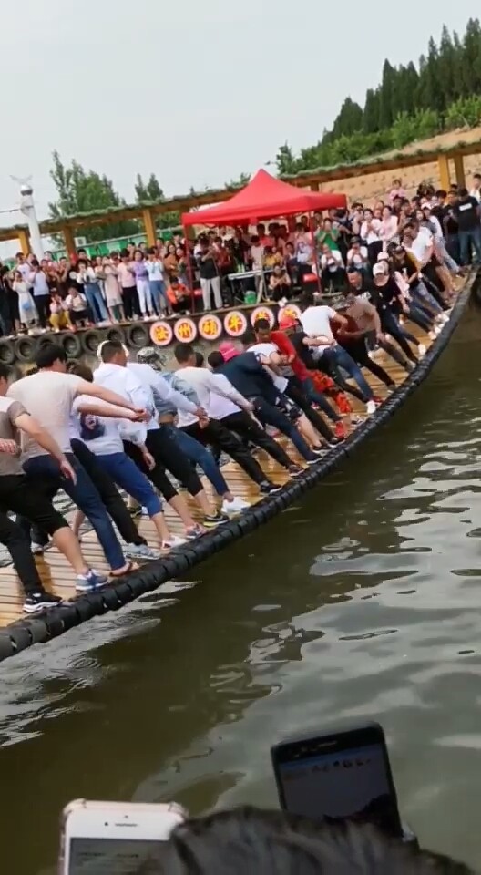 帅哥我坚持不住啦😂