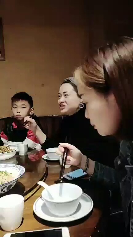 家人吃饭😂