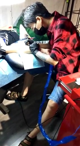 一米八的大长腿