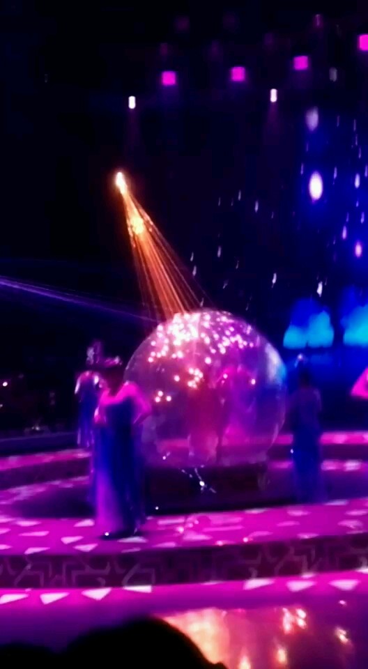 半个月亮爬上来