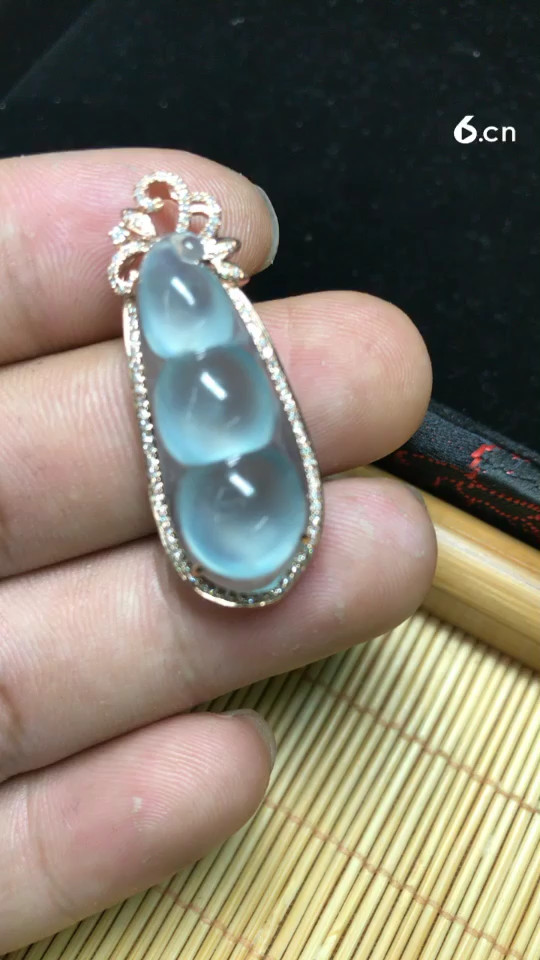 高冰蓝底四季豆