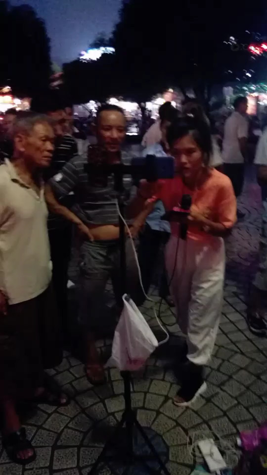 开直播。