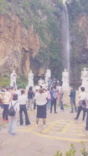 舞龙峡的瀑布