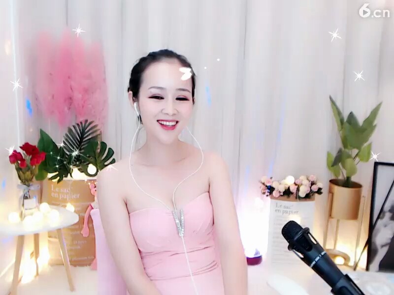 大家猜猜这个主播是谁？性感吗？