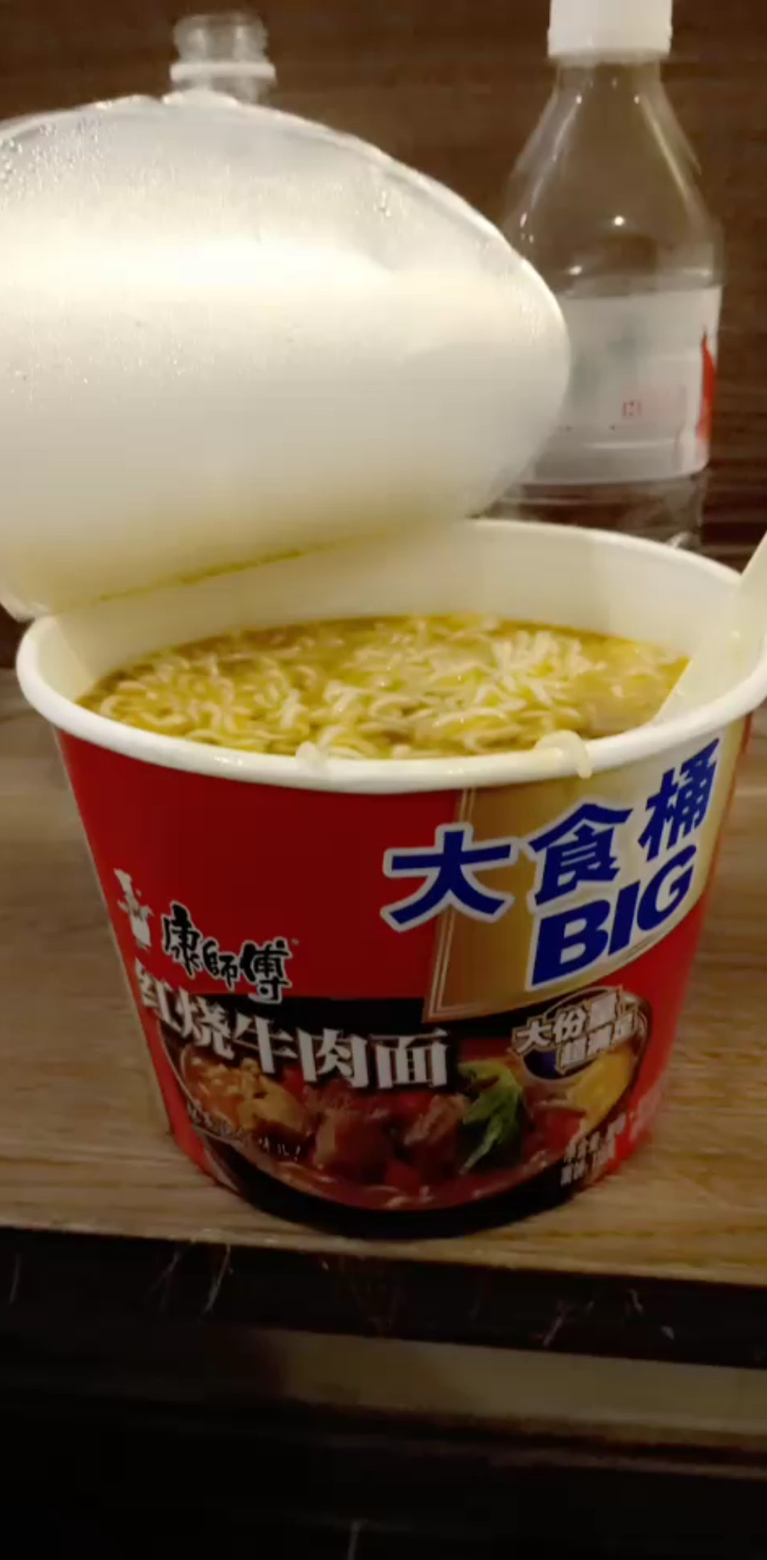 4元一桶的泡面当早餐