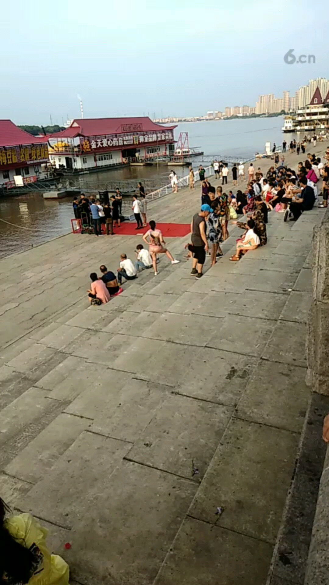 江边