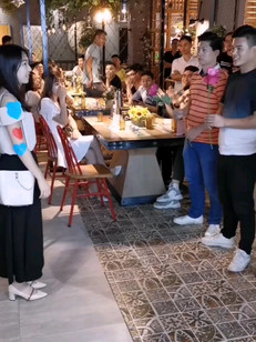 相亲现场气质小姐姐永远都是那么