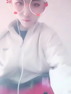 原创歌曲《蓝蓝的白云》在线试听