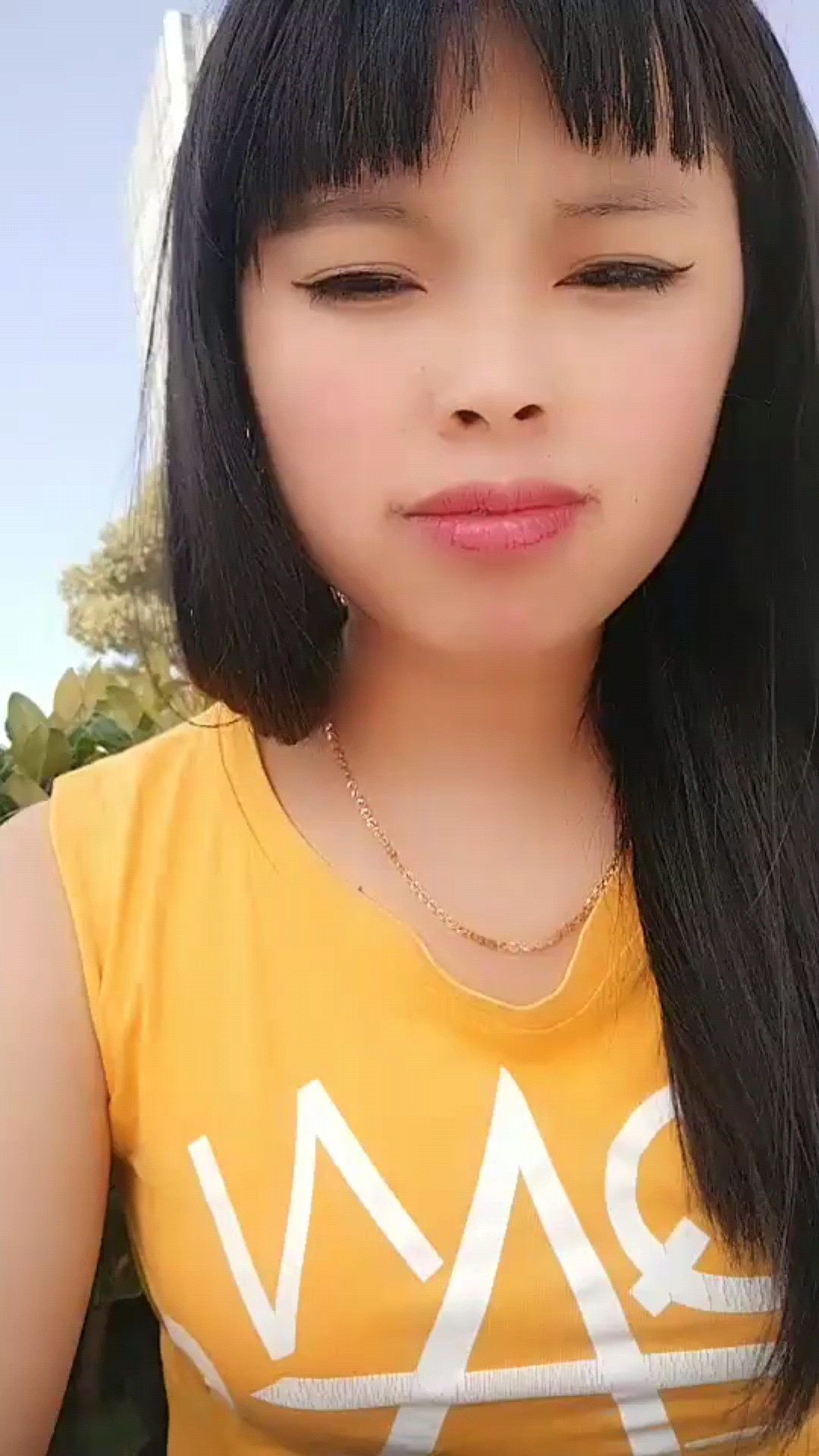 太阳好刺眼睁开眼睛