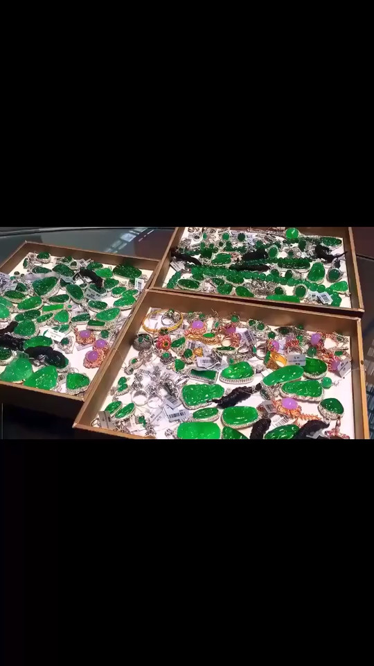 做翡翠商人说句实话翡翠不是好博