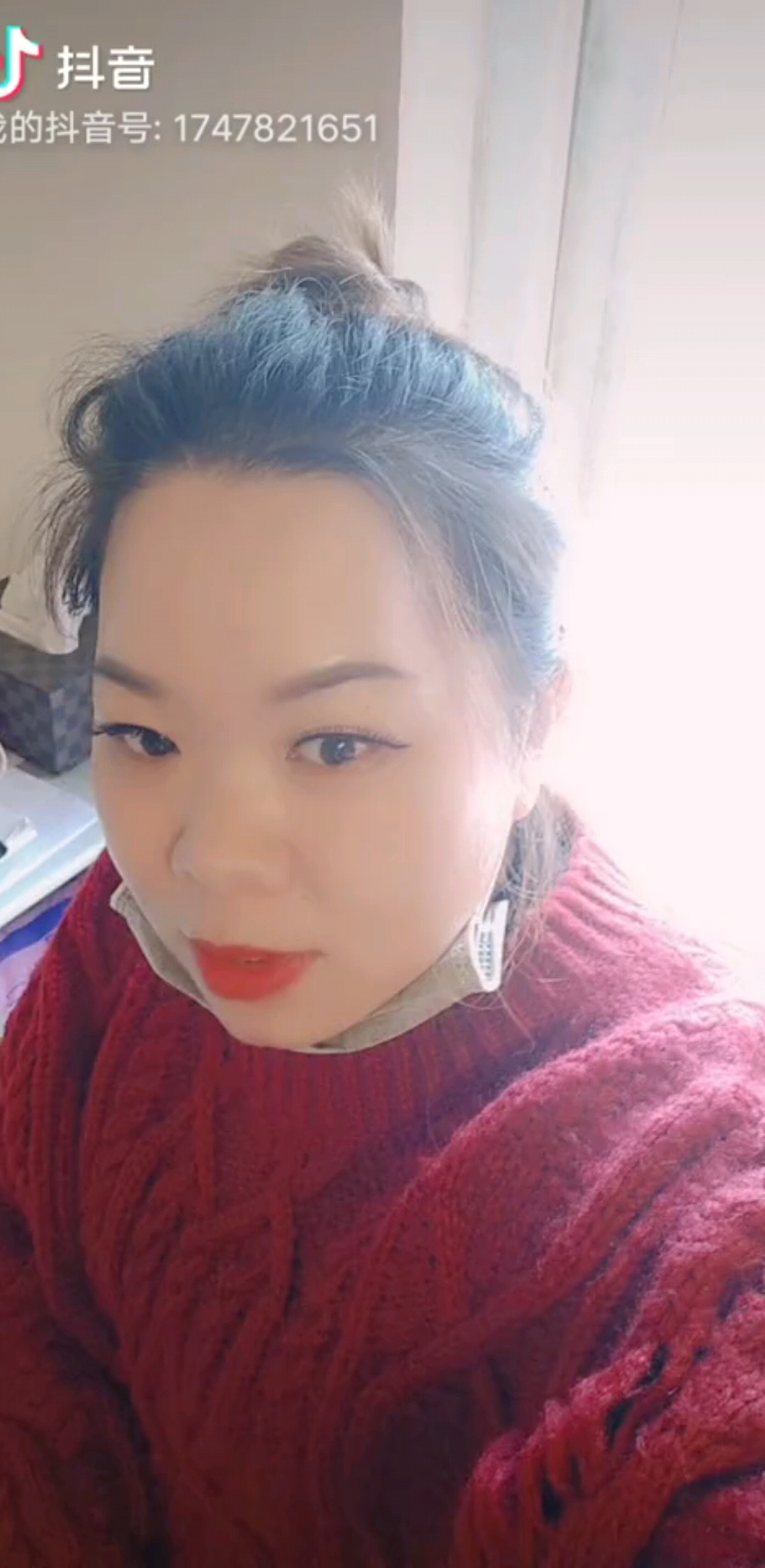 奔四的老阿姨出来嘚瑟一下
