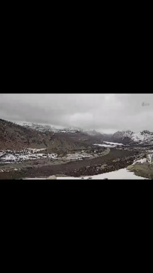 小江在海子山……