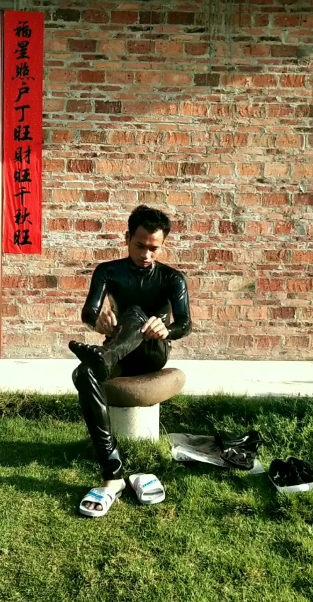 穿橡胶五指袜2