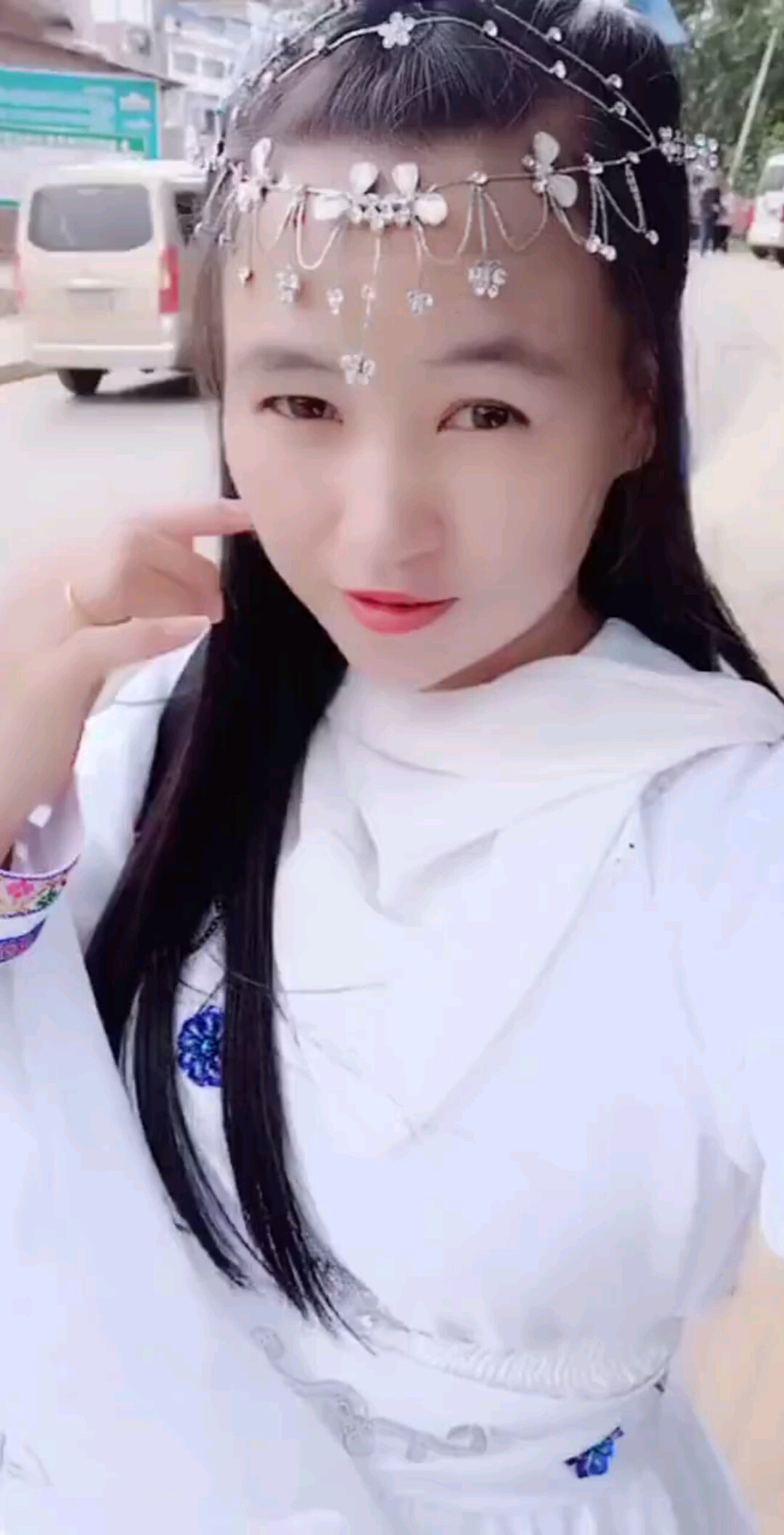没有守护的小丫头独自一人