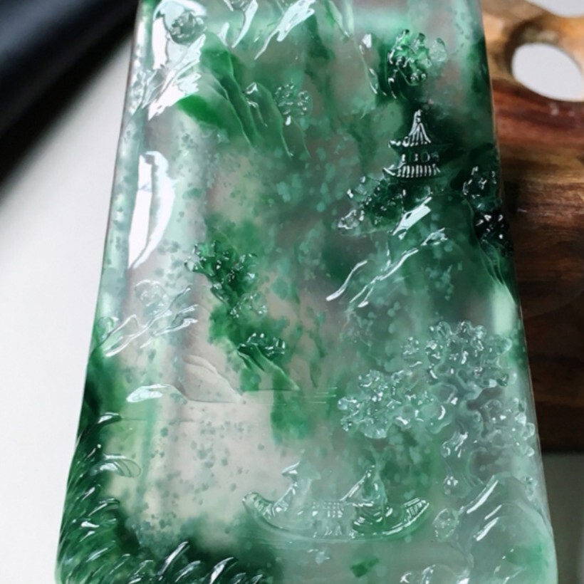 囚牛翡翠海报