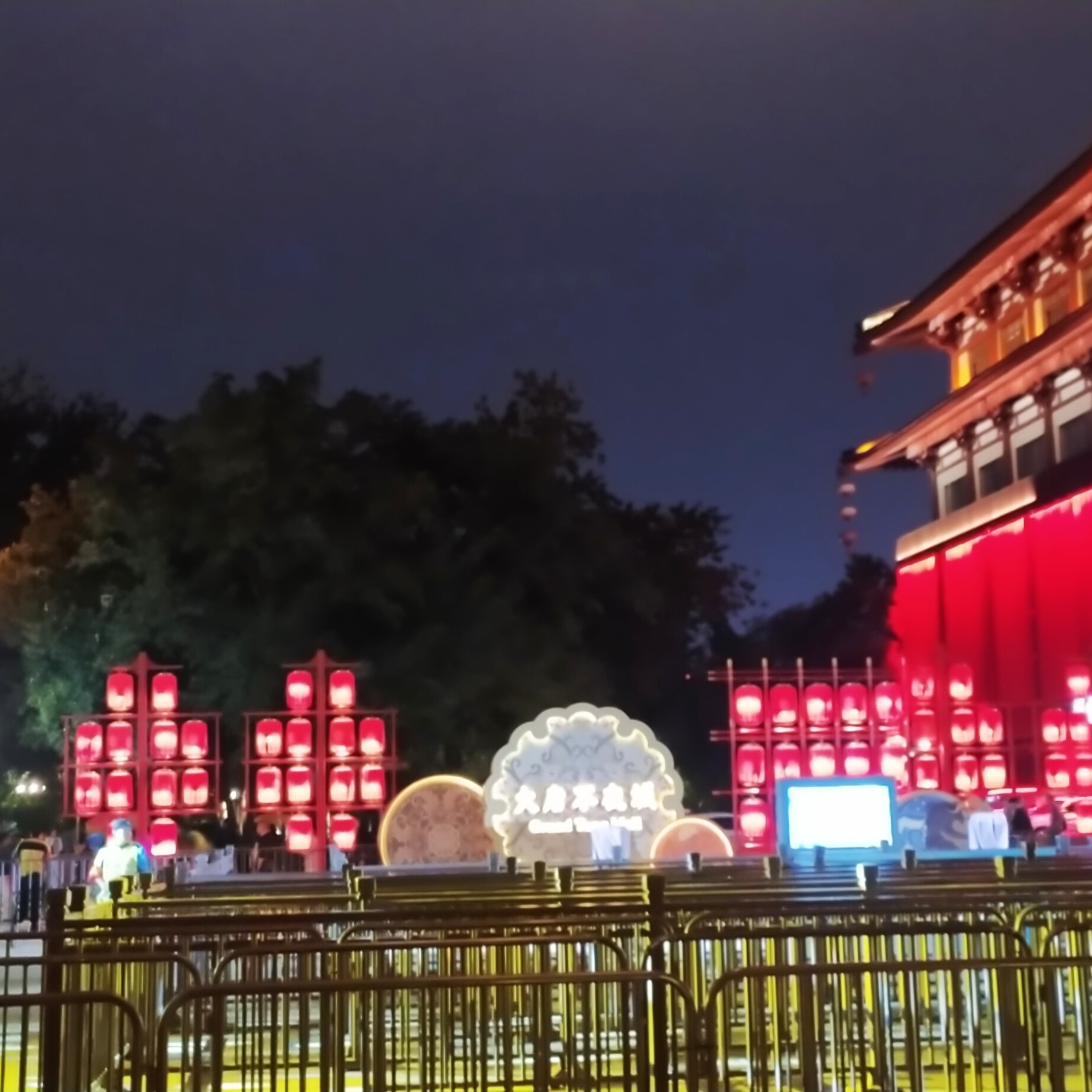 蓝色阴雨海报