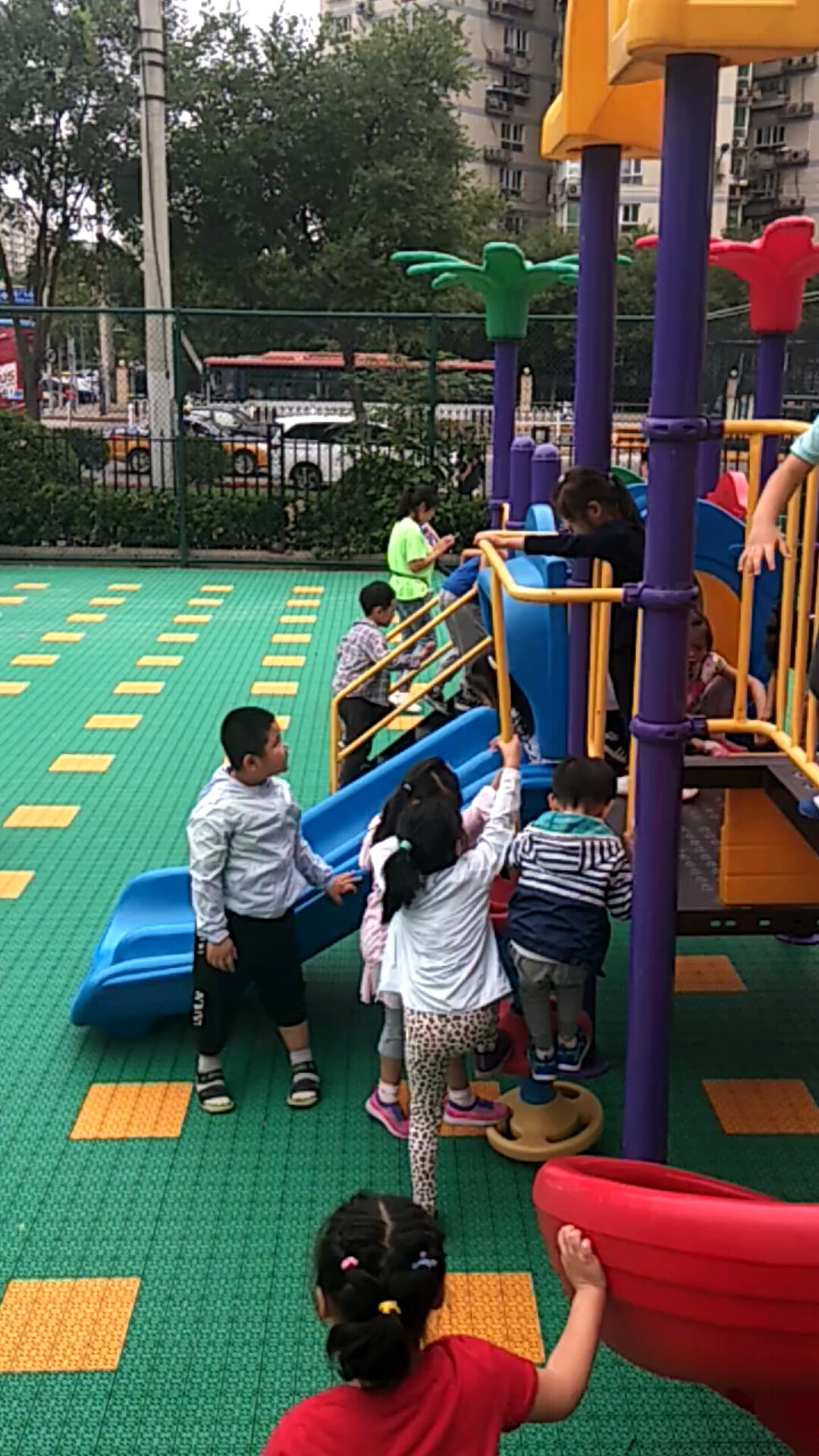 你们看看孩子没，多自由