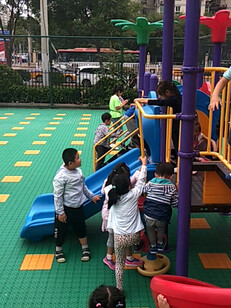 你们看看孩子没，多自由