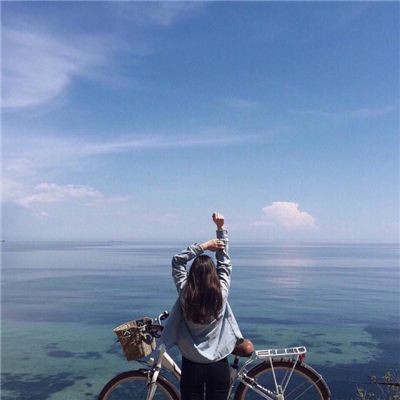 、牛奶不加糖海报