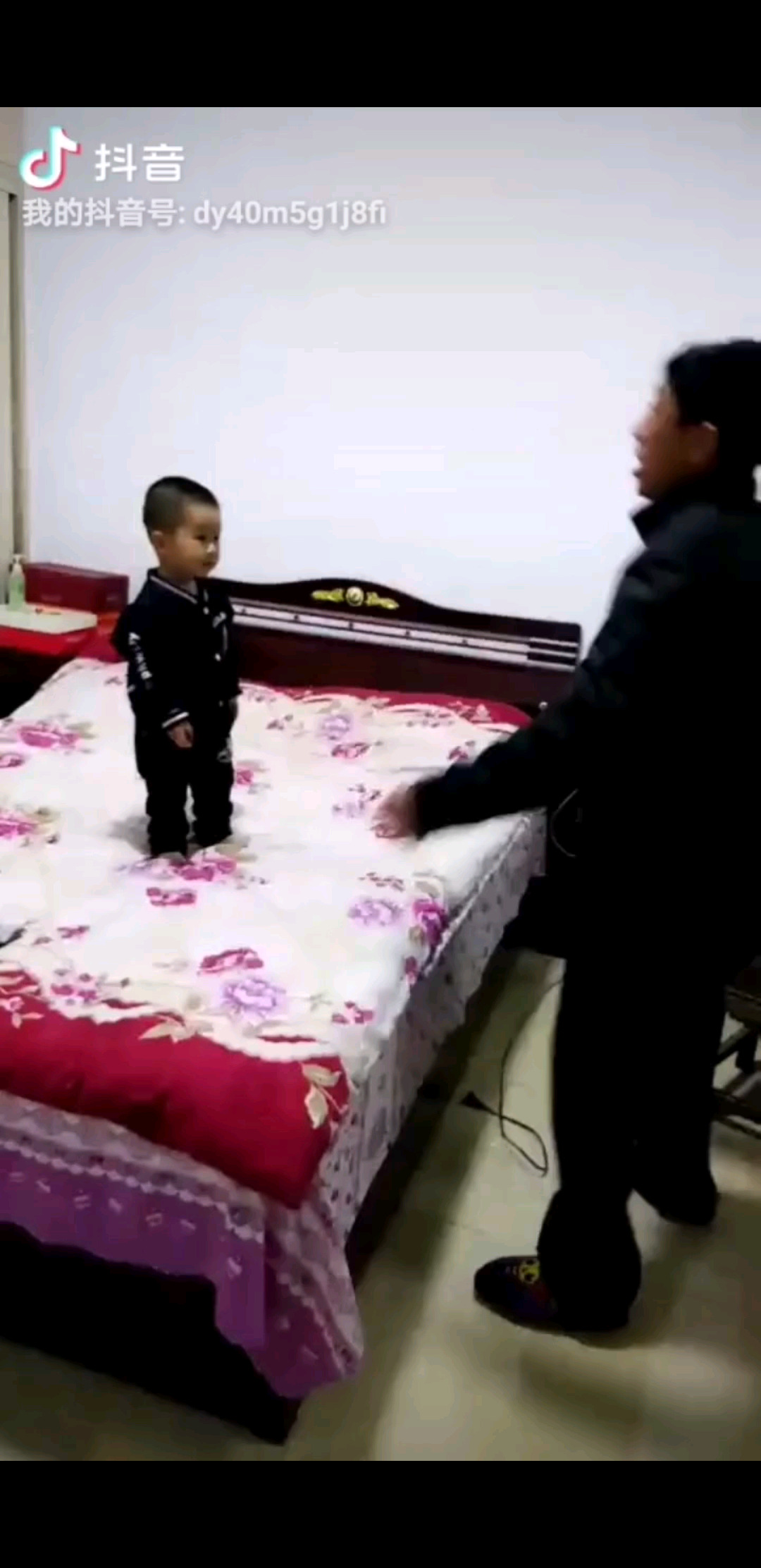 一岁半孙子表演节目！！