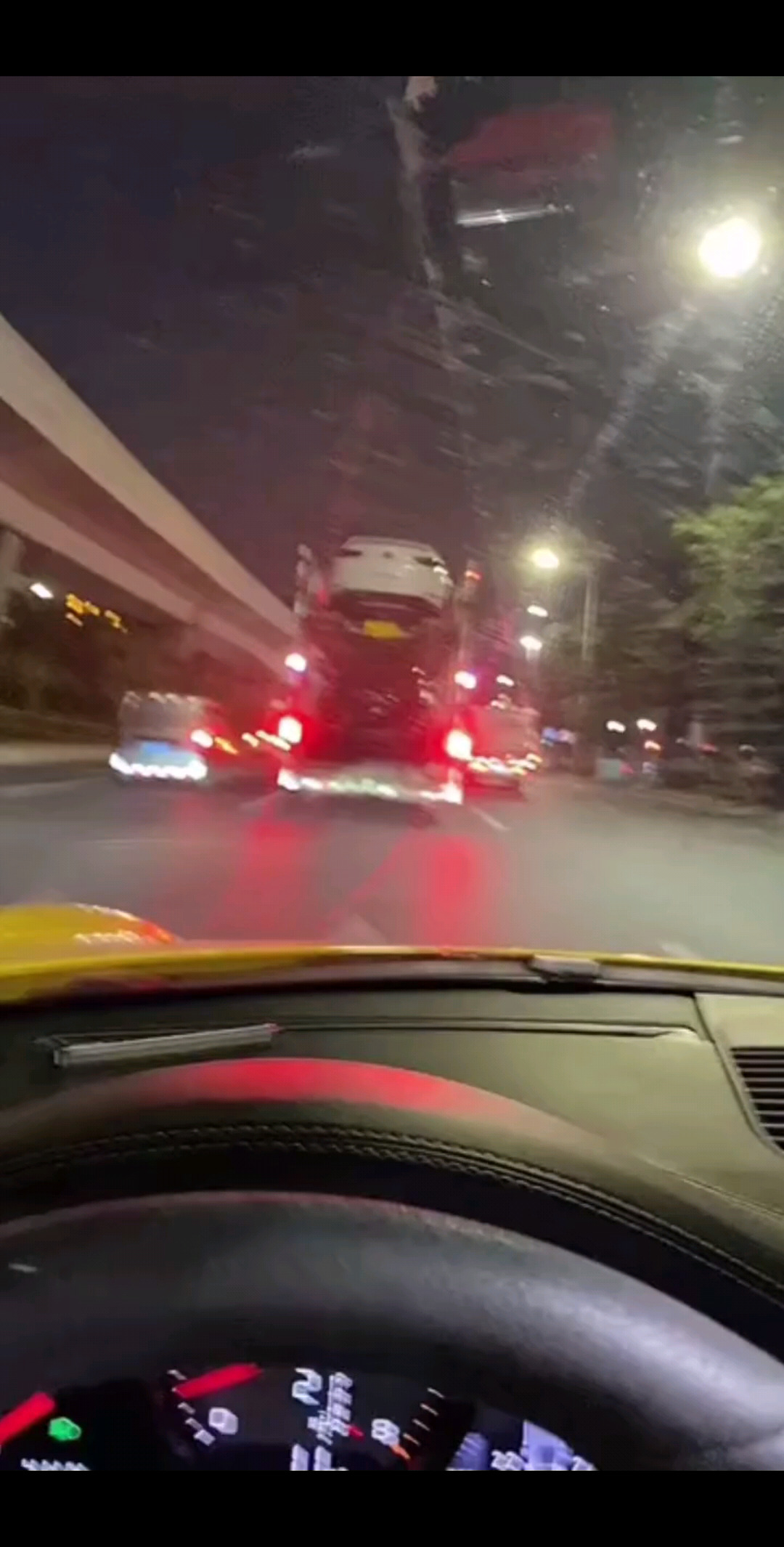 这女人大半夜不好好睡