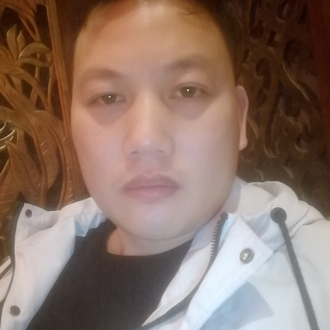 越努力越幸运r1海报