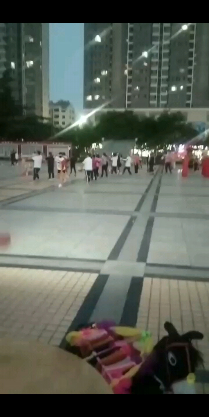 还是黄静领的大秧歌好