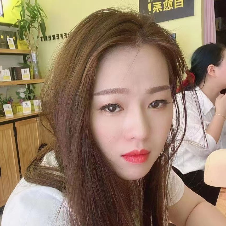 围裙小姐姐海报