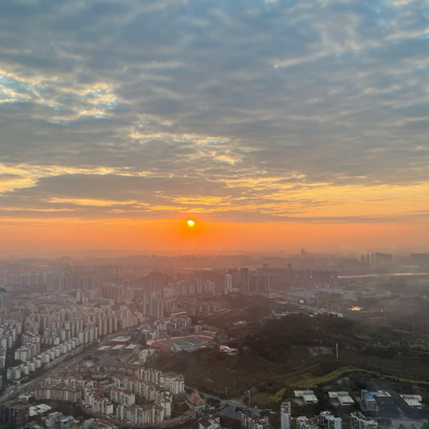 陪t喝奶茶海报