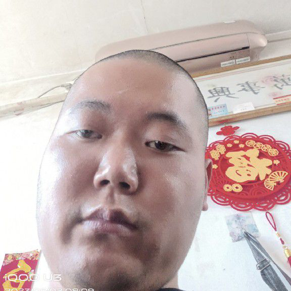 微笑的小黑海报