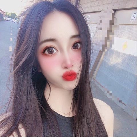 小玲宝🧸安静唱歌海报